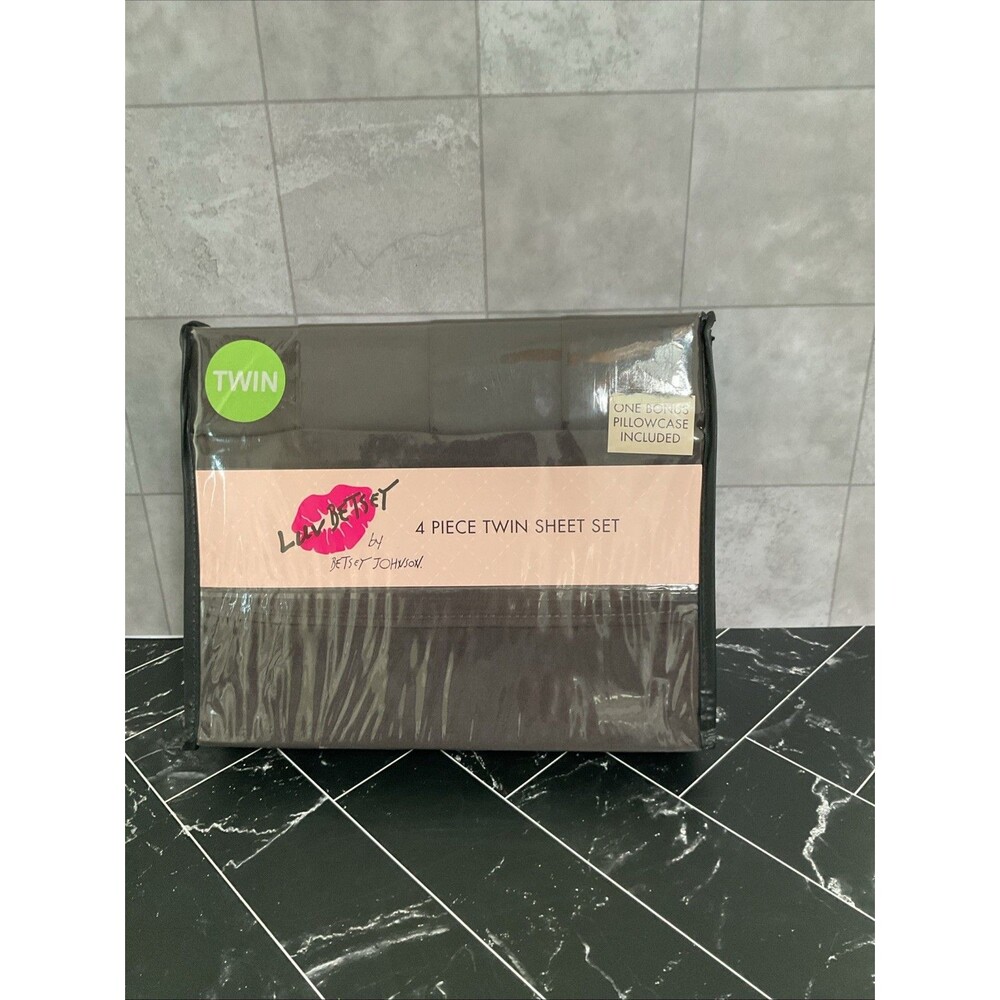 BETSEY JOHNSON,Luv Betsey, 4 Piece Twin Sheet Set …Brown